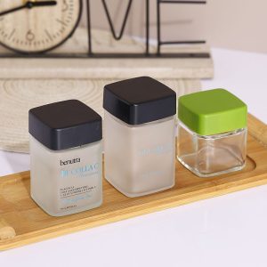 child-resistant-square-cannabis-jar
