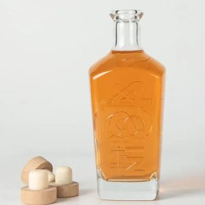 Custom Engraved Logo 75cl Square Glass Spirit Bottle